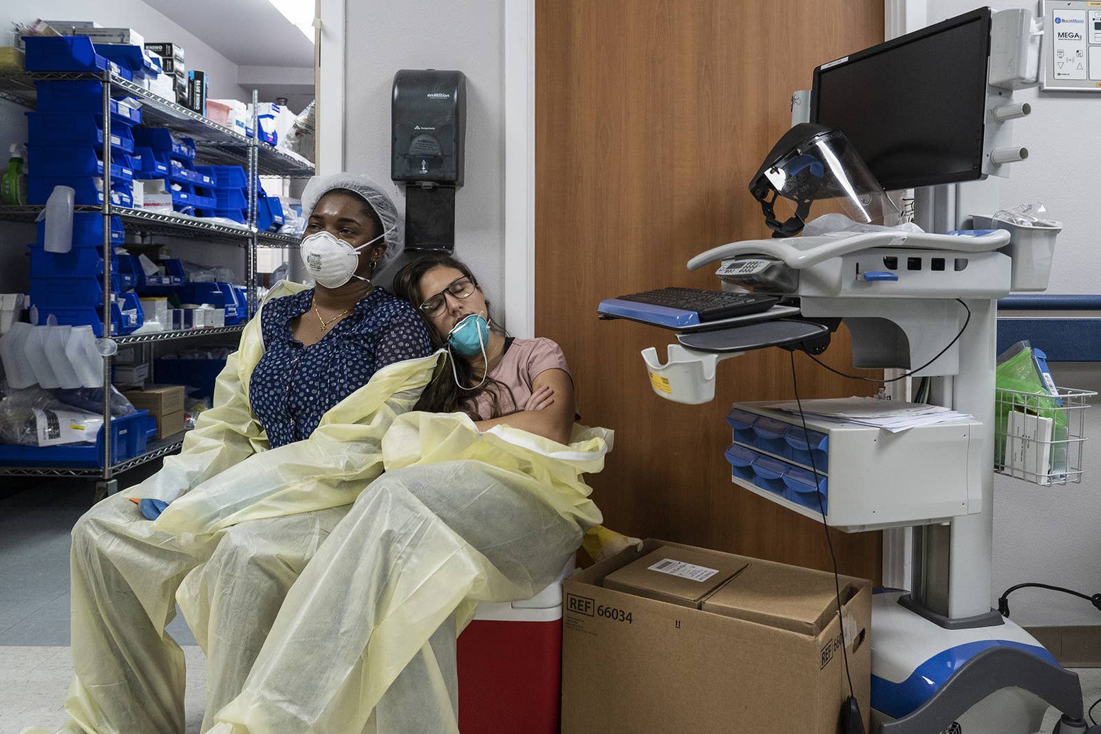 До слёз: фотограф из Техаса показал снимки, сделанные в госпитале, где лежат с COVID-19 - фото 4