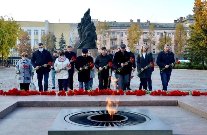 «Оппозиционная платформа – За жизнь» чествует воинов-освободителей и проводит акции памяти из подвига по всей Украине - фото 5