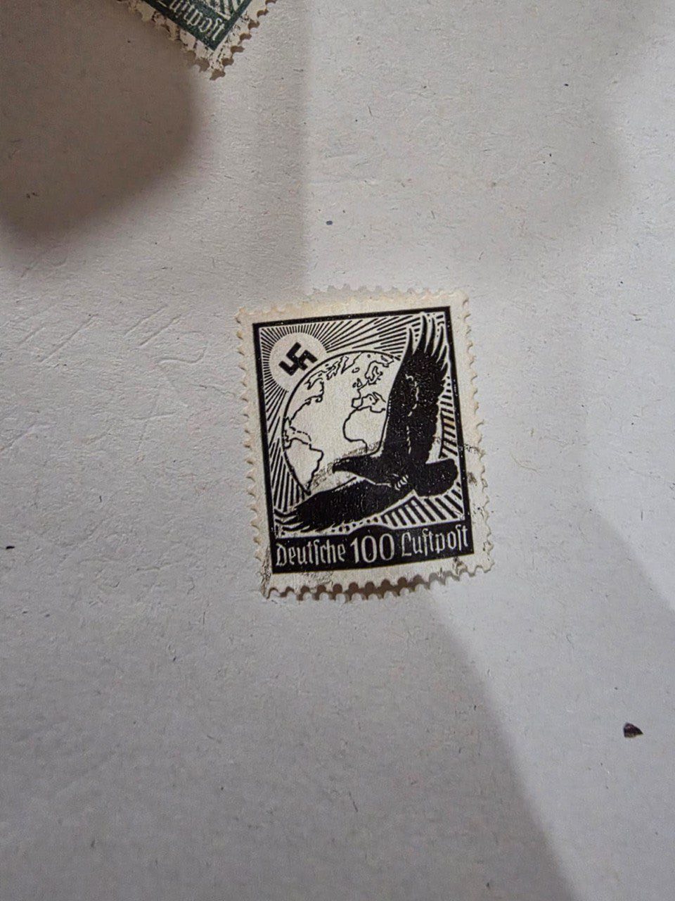 В Україну намагалися ввезти тисячі марок з нацистською символікою: що відомо - фото 2