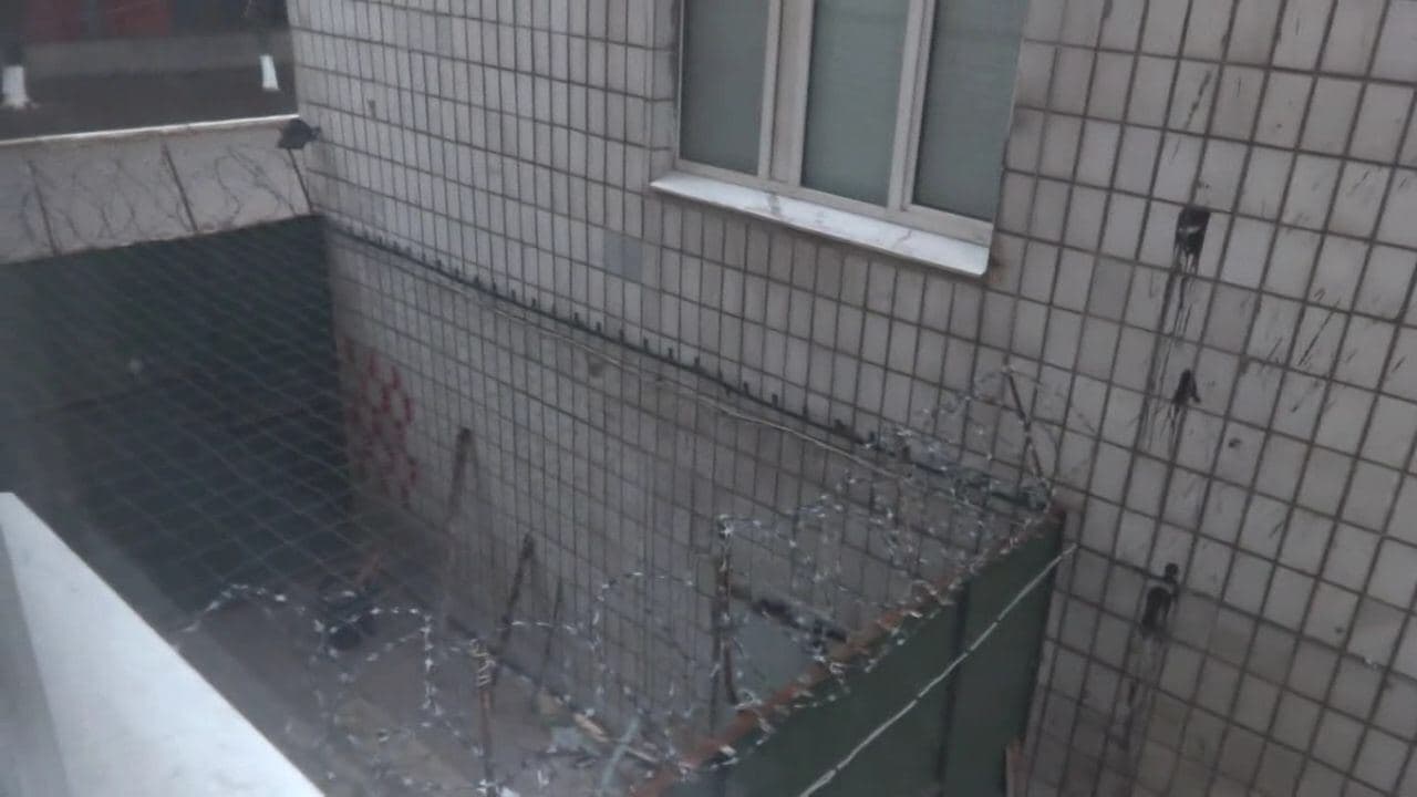 В Мережі показали, як виглядає в’язниця «ДНР»: моторошні фото - фото 3
