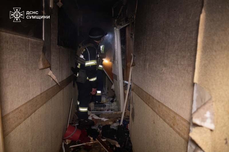 Россия ударила по многоэтажке в Сумах: ФОТО - фото 2