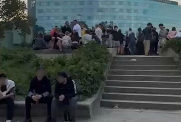 Во Вроцлаве банда из 10 человек жестоко избила 19-летнего юношу из-за украинского языка - фото 2 Во Вроцлаве банда из 10 человек жестоко избила 19-летнего юношу из-за украинского языка - фото 2