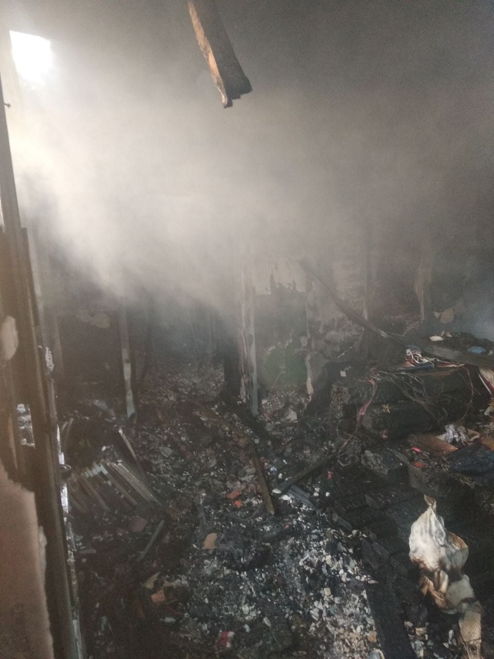 Відомому журналісту і правозахиснику спалили будинок, мама дивом врятувалася - фото 4
