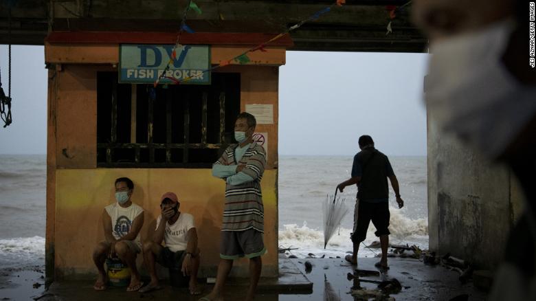 Сильнейший тайфун 2020 года обрушился на Филиппины, есть жертвы - фото 3