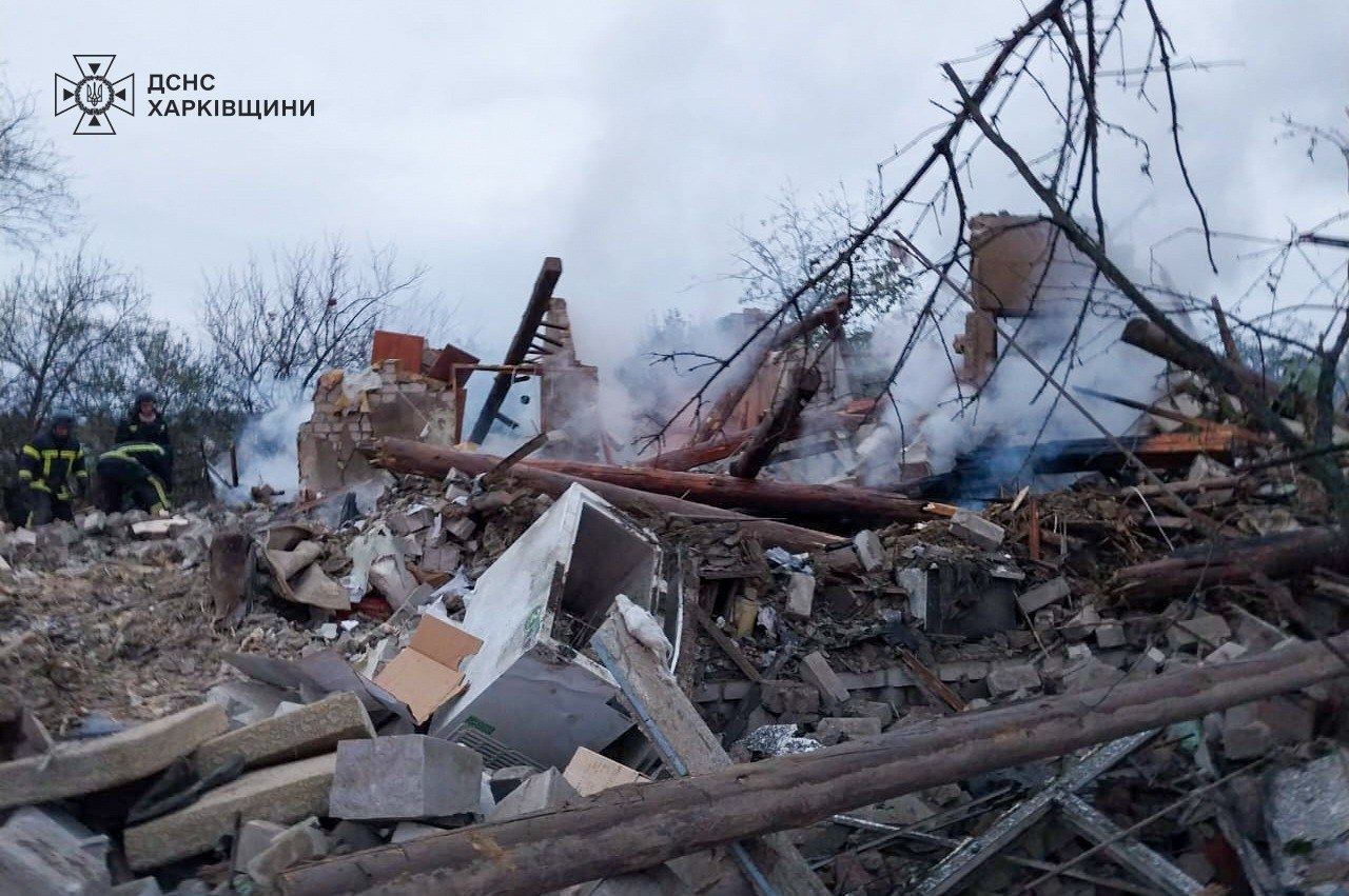 Окупанти вдарили по Харківщині: з-під завалів дістали тіла людей - фото 2