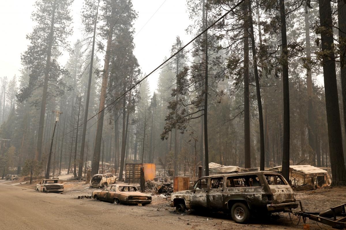 В США лесные пожары уничтожают всё на своем пути: эвакуированы тысячи человек (ФОТО)  - фото 3