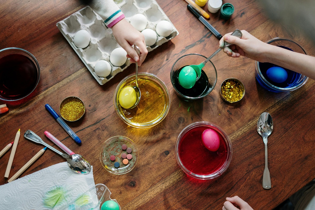 Как покрасить яйца на Пасху: 15 креативных вариантов окрашивания - фото 3