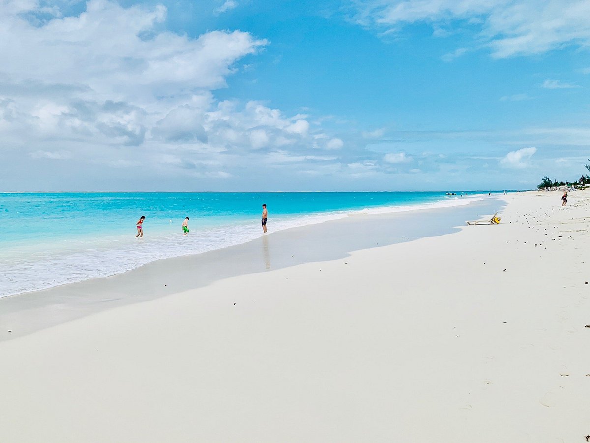 Топ-7 лучших пляжей мира для отдыха в 2024 году - фото 2