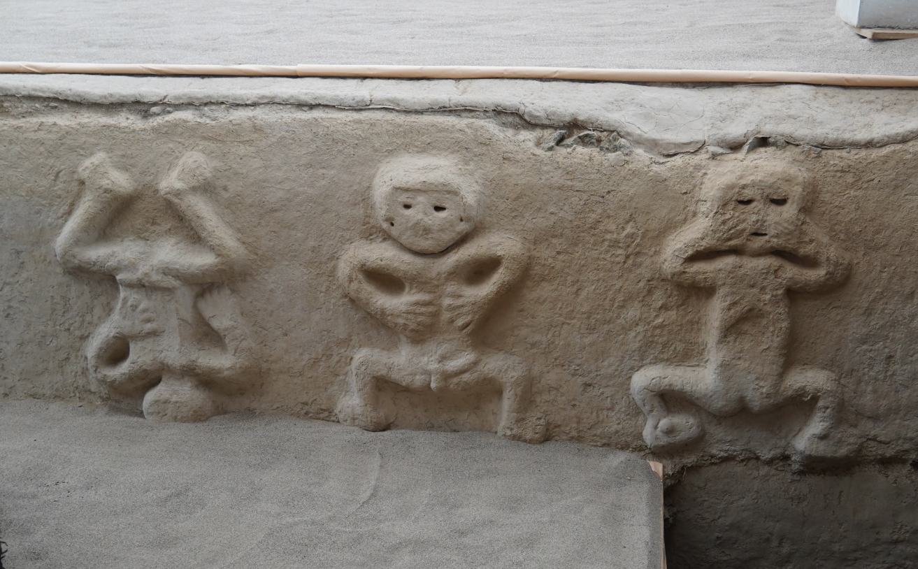 Археологи нашли зловещее послание людям будущего в развалинах погибшей цивилизации - фото 2