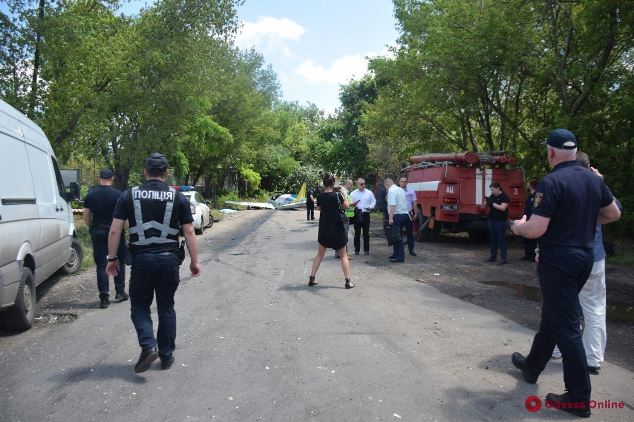В Одесі літак впав на гіпермаркет, є жертви - фото 4