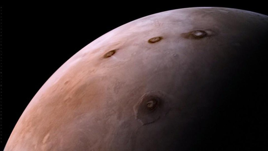 Уникальные фото с орбиты Марса: как выглядит самый большой вулкан Солнечной системы  - фото 3