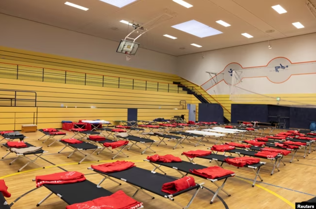 ”Думали, що Росія атакує”: українці відкрили Пункт незламності в Берліні після масштабного блекауту (ФОТО) - фото 2