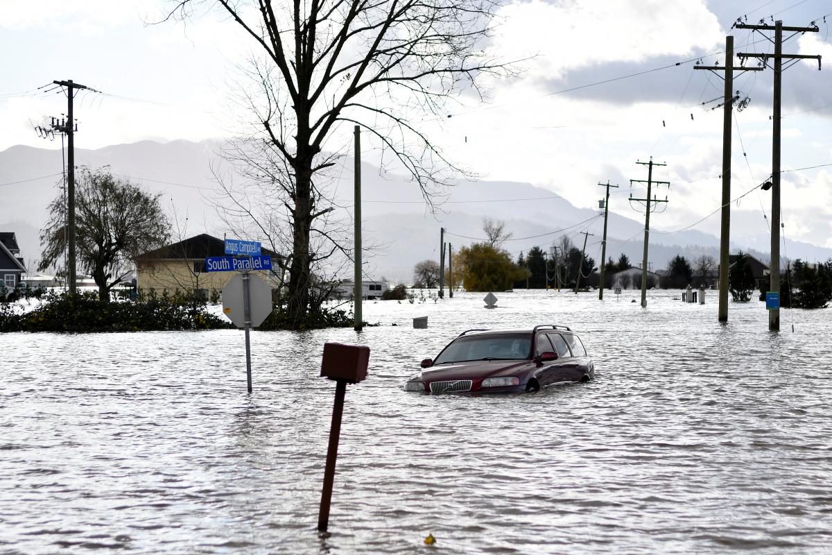 В Канаде масштабное наводнение убивает людей и разрушает города: объявлено чрезвычайное положение (ФОТО) - фото 2