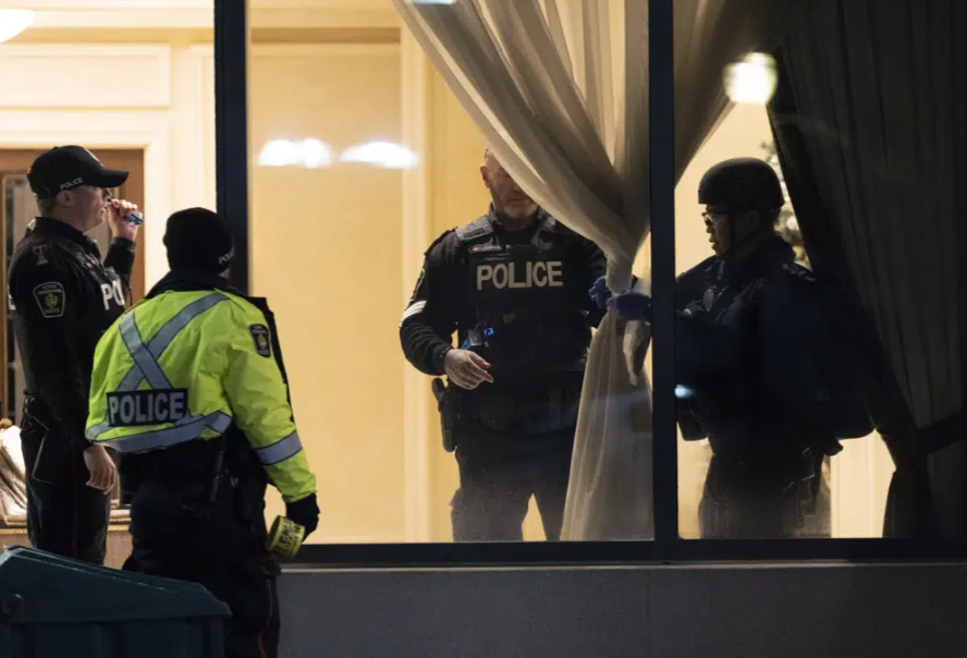 В Канаде произошел массовый расстрел людей: первые подробности (ФОТО) - фото 3