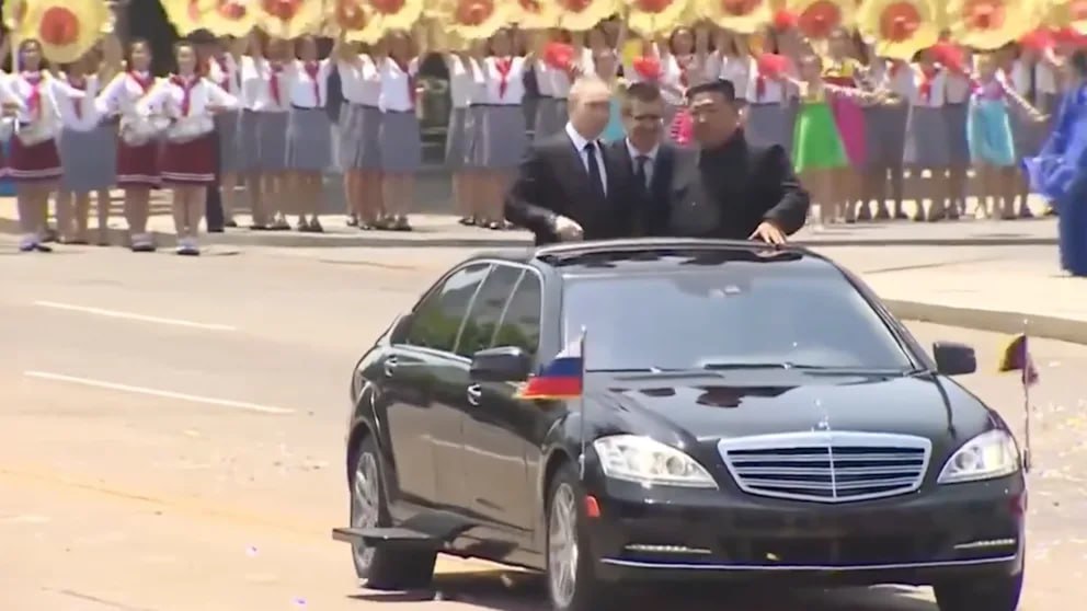 Ким Чен Ын покатал Путина на старом контрабандном автомобиле - фото 2