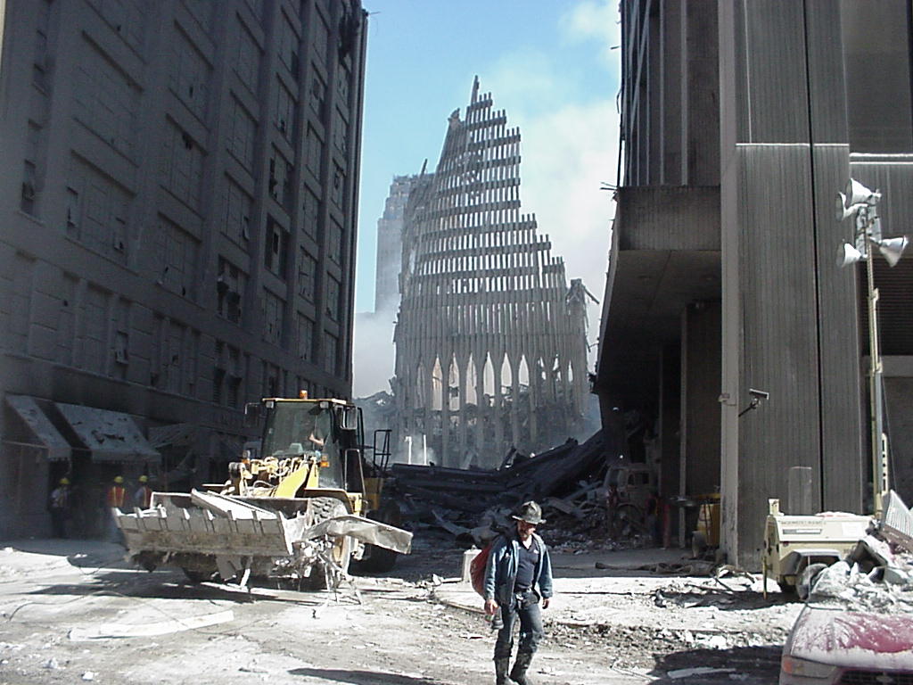 Секретная служба США показала не опубликованные фото теракта 11 сентября  - фото 2