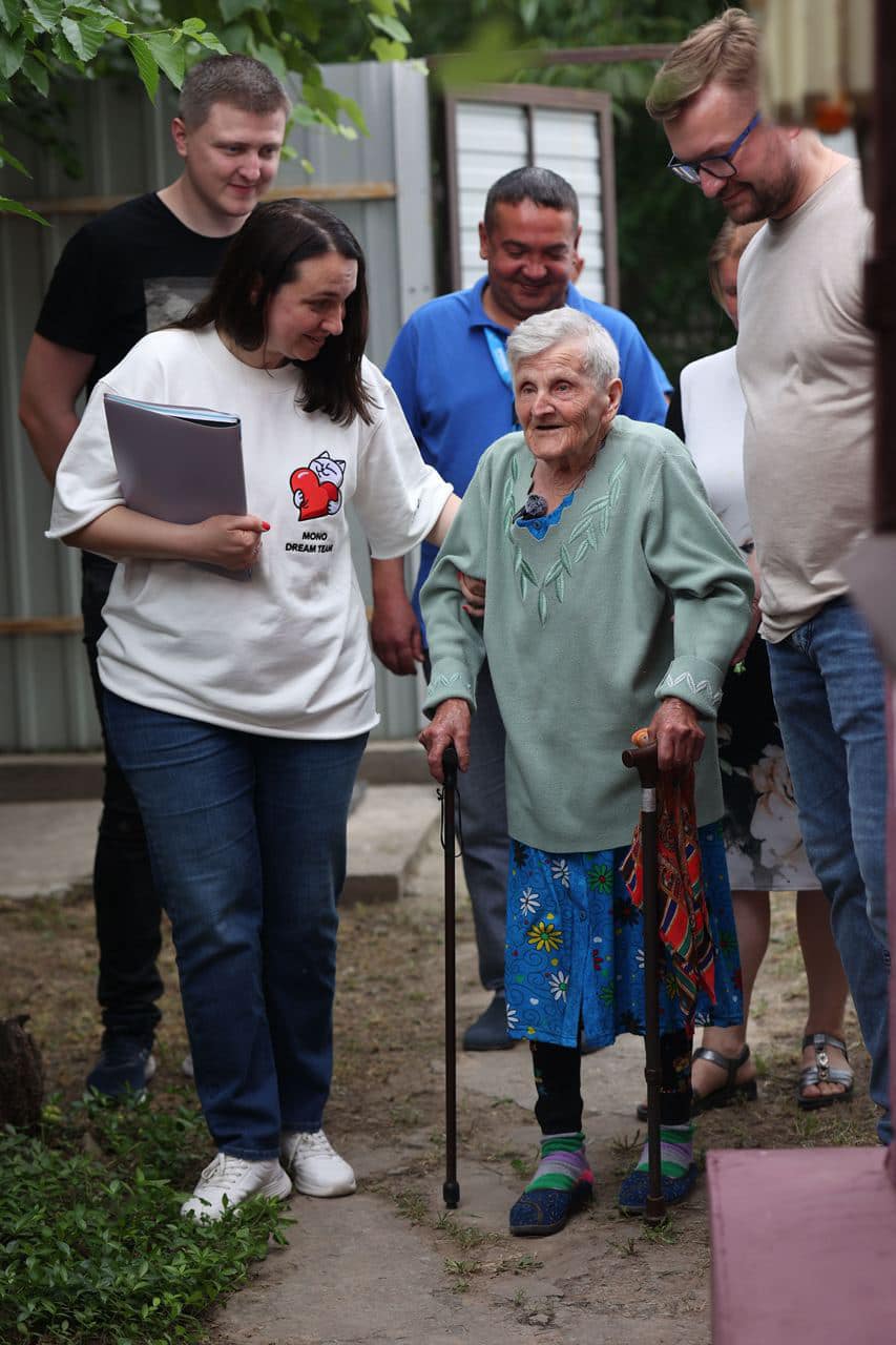 Monobank подарил дом 98-летней украинке, сбежавшей из оккупации - фото 3