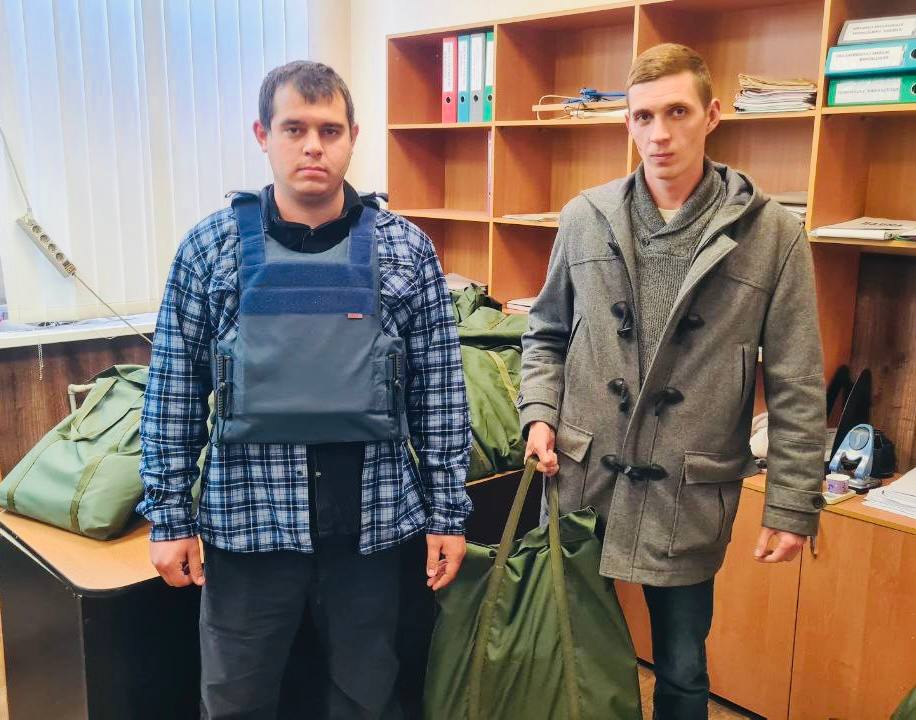 За 7 кілометрів до фронту: комунальникам на Донеччині видають каски та бронежилети - фото 2