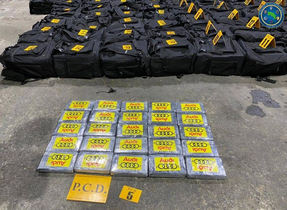 Як виглядають 4 тонни кокаїну: в Коста-Ріці вилучили величезну партію наркотиків (ФОТО) - фото 2