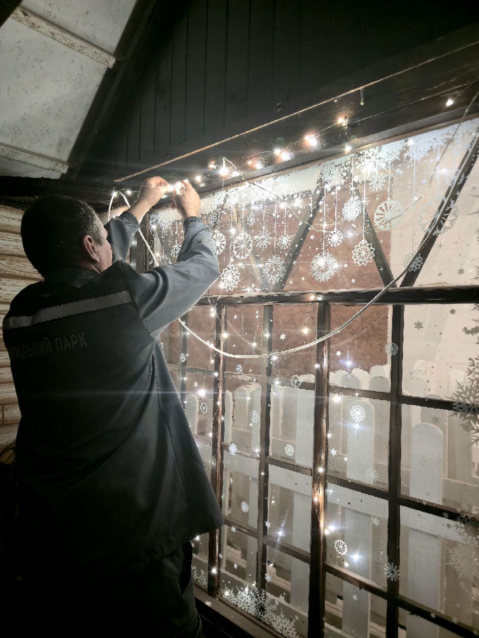 Харків почали прикрашати до зимових свят (ФОТО) - фото 2