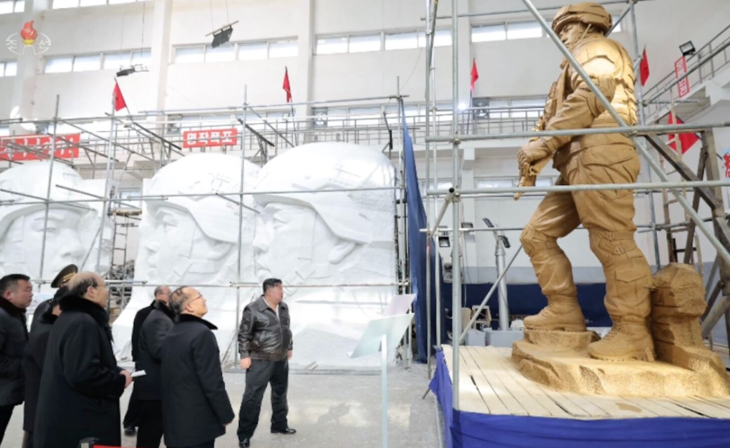 Ким Чен Ын показал мемориал солдатам КНДР, погибшим в войне против Украины (ФОТО) - фото 2