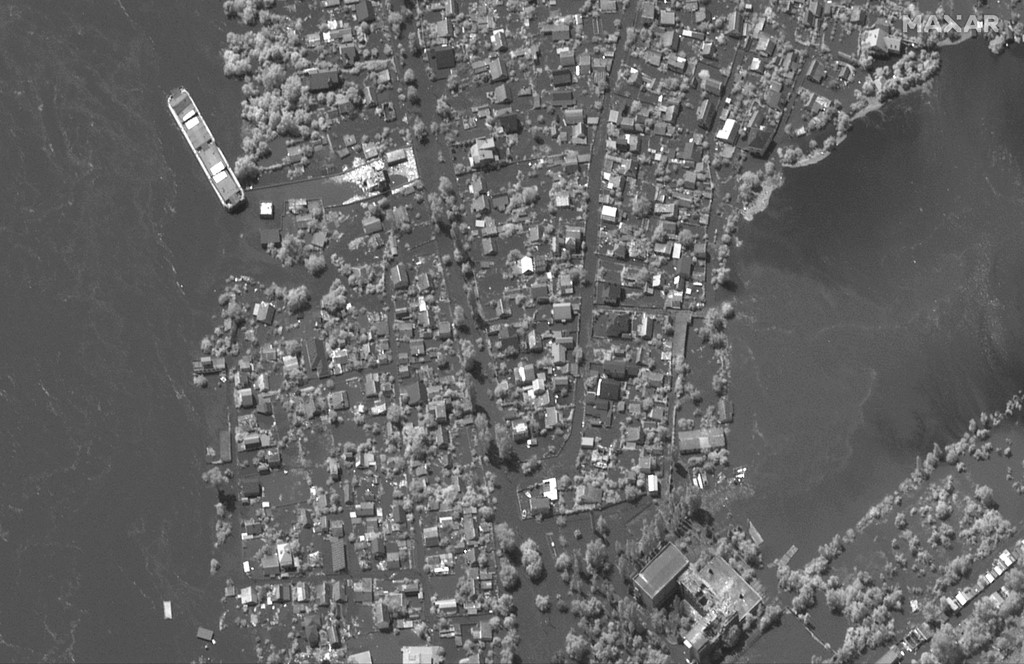 З’явились супутникові знімки до та після підриву Каховської ГЕС (ФОТО) - фото 3