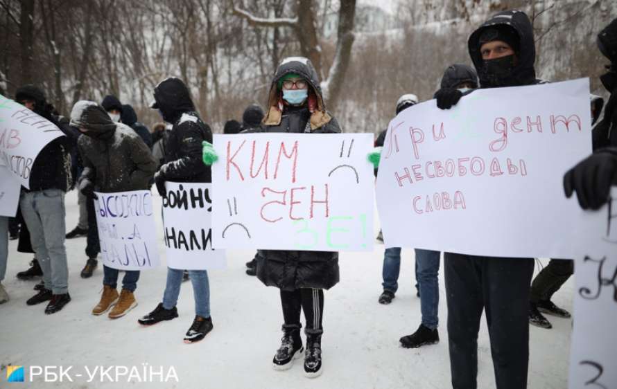 Украинцы вышли на митинг в поддержку закрытых телеканалов (Фото, Видео) - фото 4