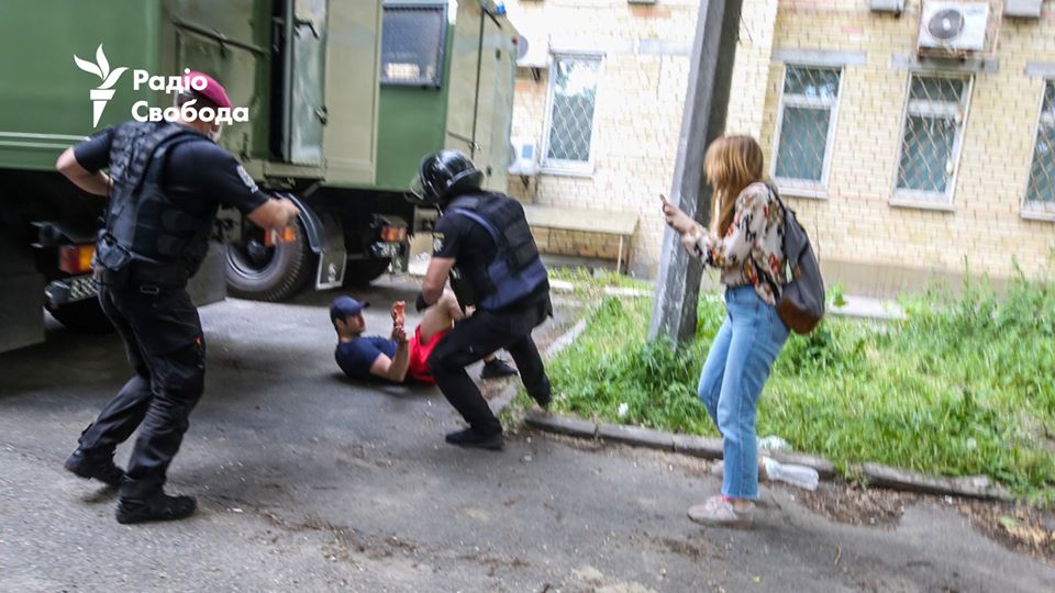 Справа Стерненко: копи б'ють беззбройних активістів під судом (ФОТО) - фото 6