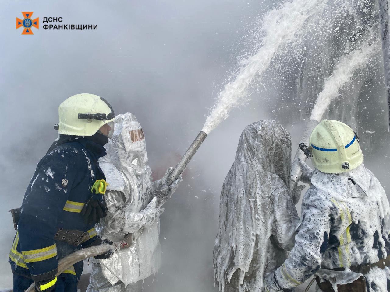 В ГСЧС показали, что ракеты наделали сегодня утром (ФОТО) - фото 6