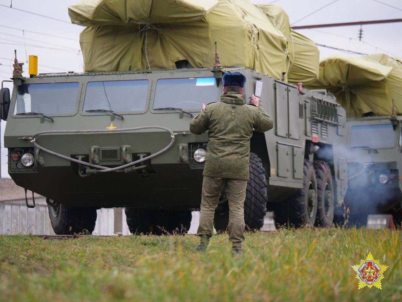 В Беларусь прибыла очередная батарея ЗРК ”Тор-М2”, модифицированная после войны в Украине - фото 2