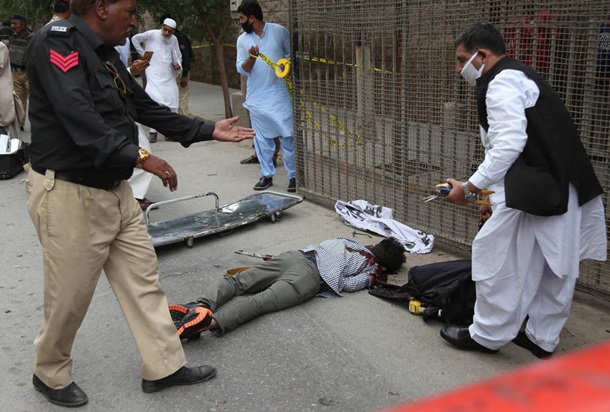 Теракт в Пакистане: атака на фондовую биржу - фото 2