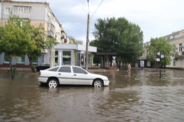 Известные украинские курорты ушли под воду и оказались без света (фото, видео) - фото 5