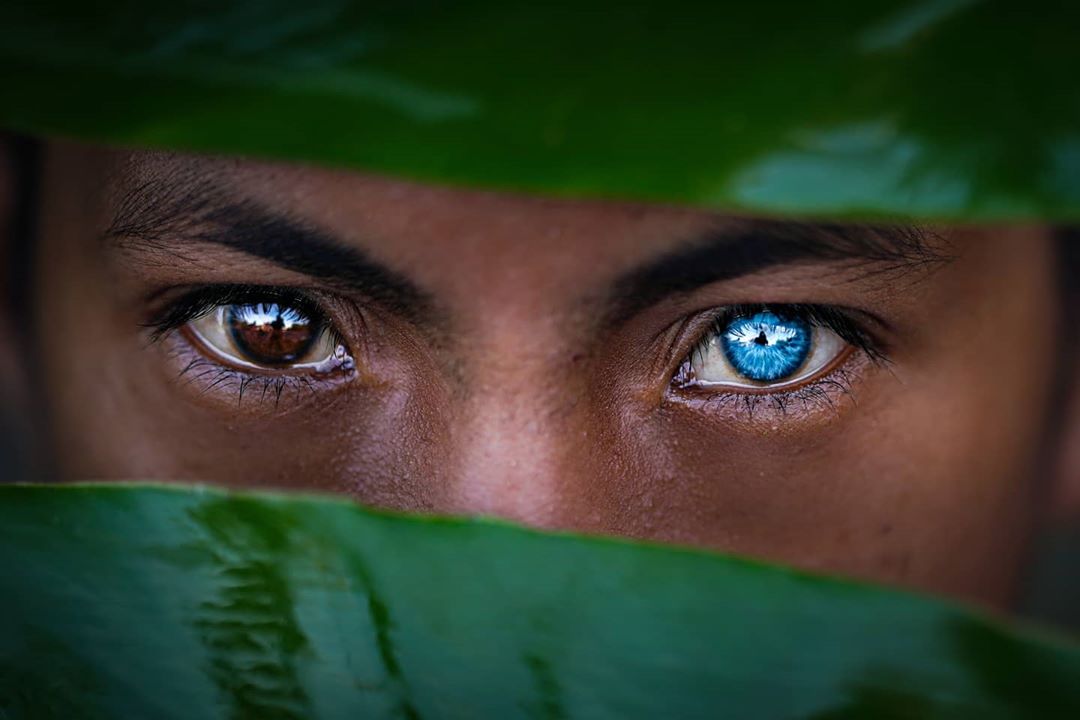 Это стоит увидеть: в Индонезии живет племя с аномально синими глазами - фото 5