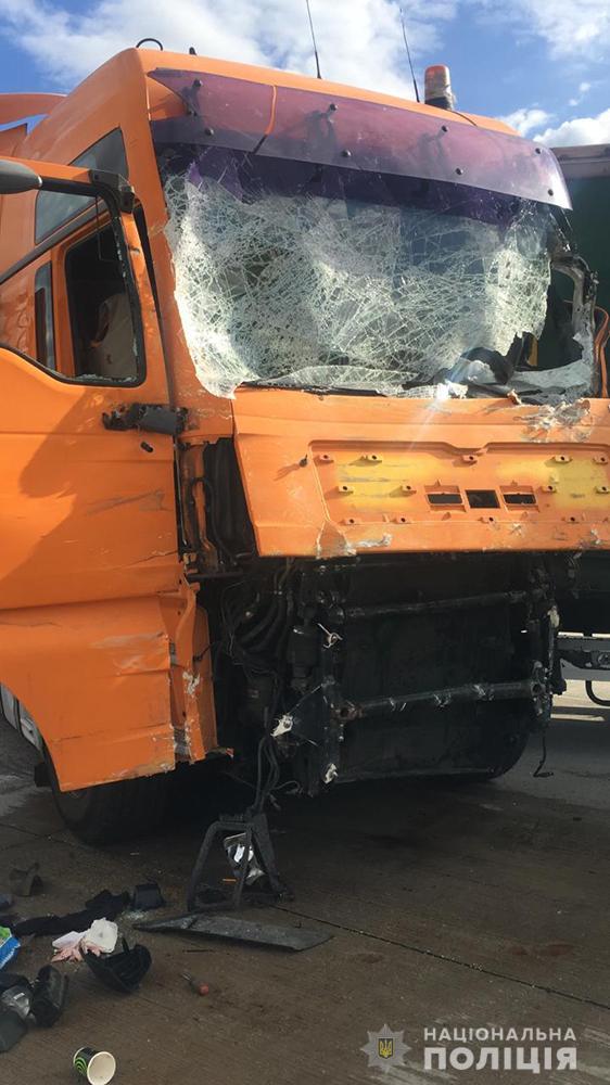 Страшна ДТП в Житомирській області: зіткнулися маршрутка і вантажівка, чотири жертви - фото 2