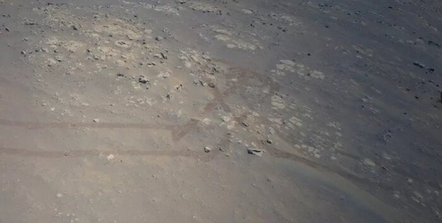 Ученые NASA запечатлели на Марсе следы в форме сердца (ФОТО) - фото 2