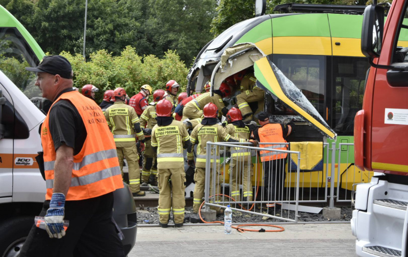 В Польше произошло лобовое столкновение трамваев: десятки пострадавших (ФОТО)  - фото 2
