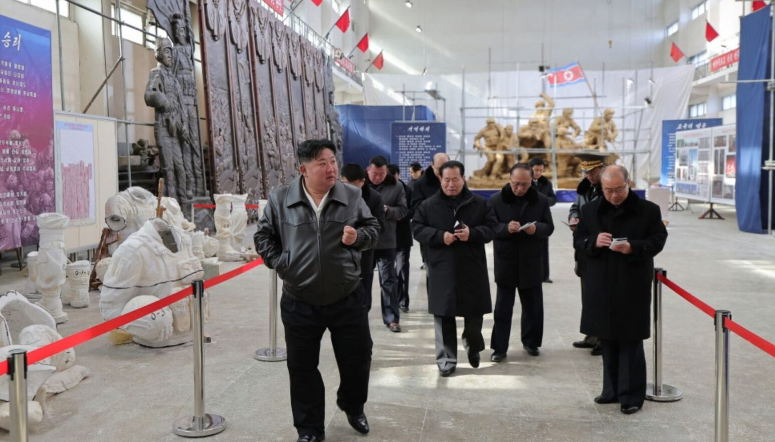 Ким Чен Ын показал мемориал солдатам КНДР, погибшим в войне против Украины (ФОТО) - фото 2