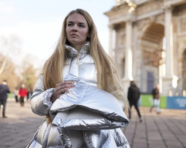 Росіянка несла табличку ”Україна” на відкритті Олімпіади перед українськими спортсменами (ФОТО) - фото 2