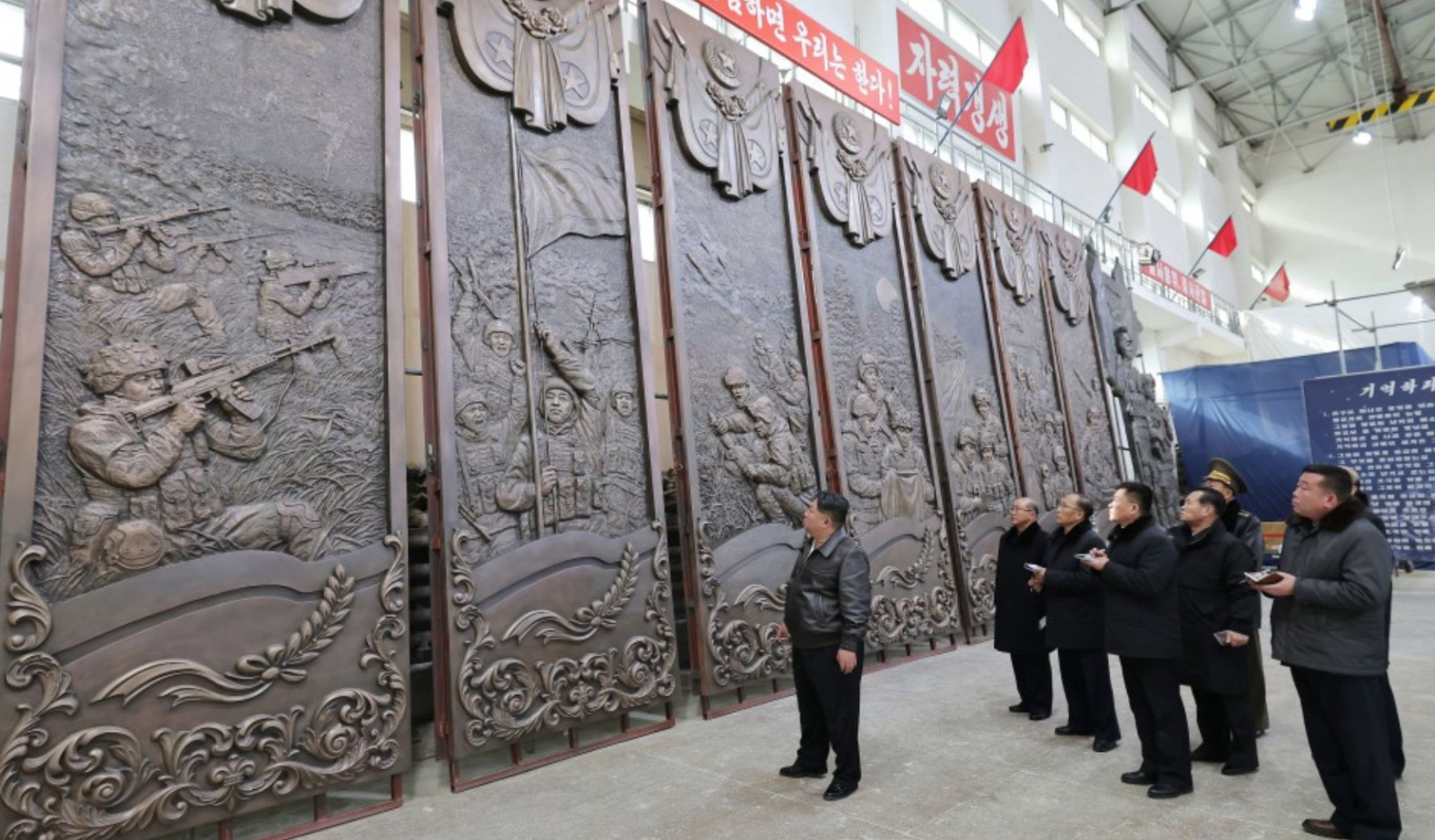 Ким Чен Ын показал мемориал солдатам КНДР, погибшим в войне против Украины (ФОТО) - фото 2