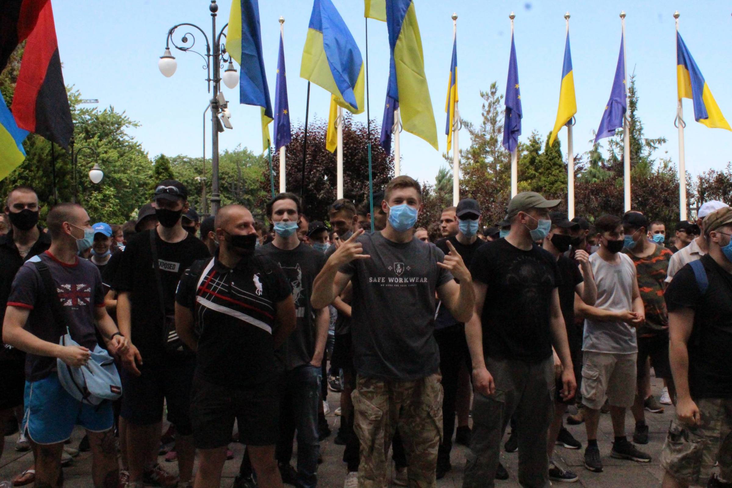 Мітинг під стінами ОП: чому активісти вимагають у президента відставки Данілова (ФОТО, ВІДЕО) - фото 7