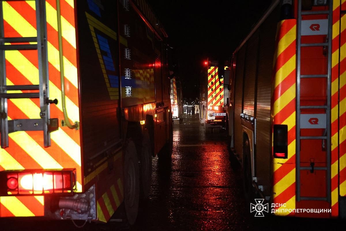 Спасатели показали энергообъект, обстрелянный на Днепропетровщине - фото 2