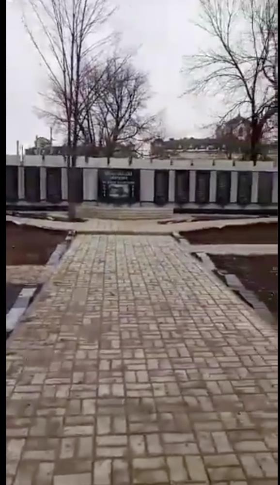 В Дебальцевому використали знімок українського солдата для пам’ятника бойовикам ”ДНР” (ФОТО) - фото 2