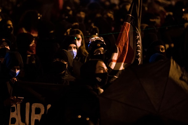 Выборы Президента США: страну охватили протесты и вооруженные стычки - фото 8