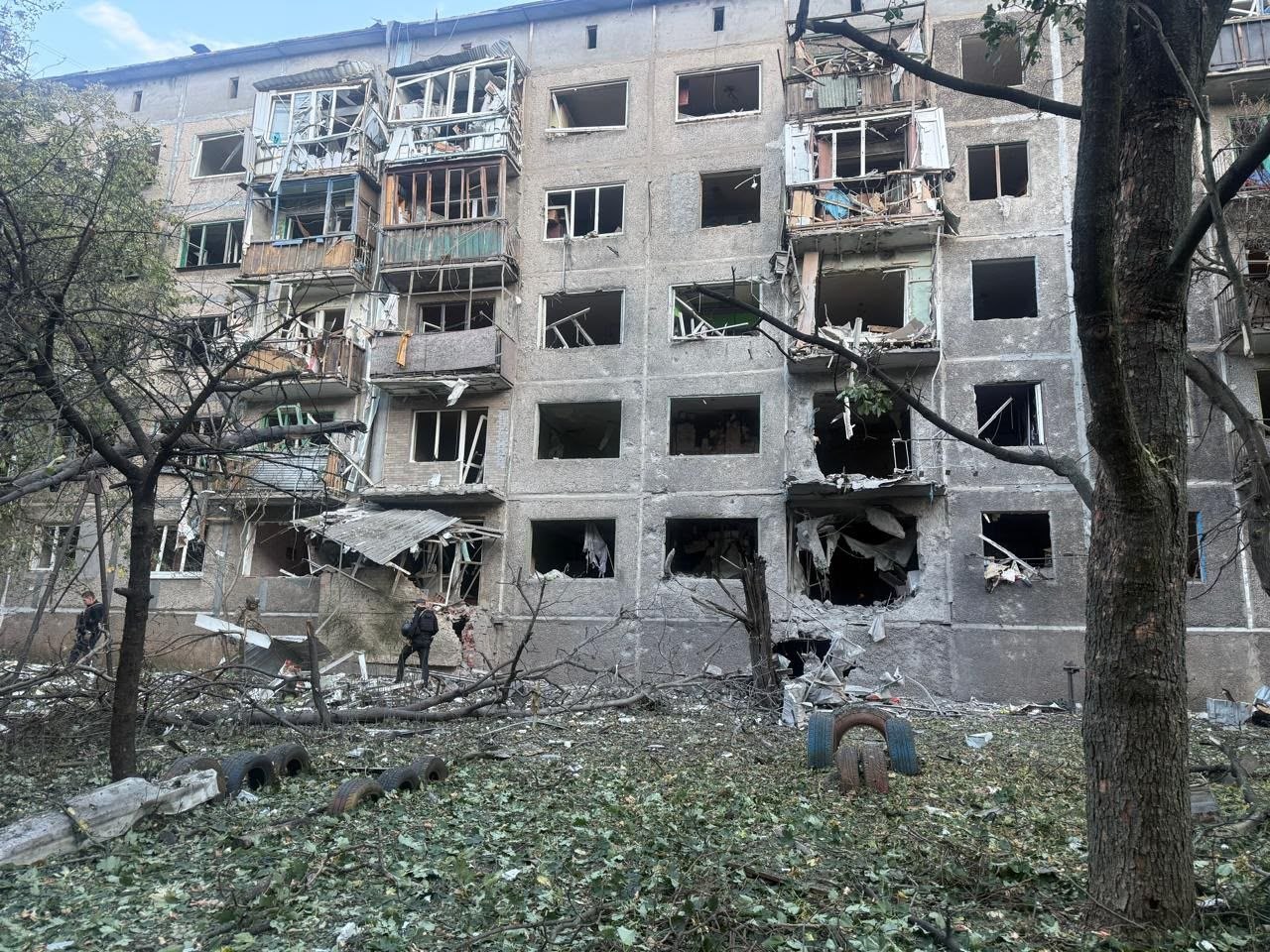 Оккупанты массово сбросили авиабомбы на два города: что известно об атаке - фото 2