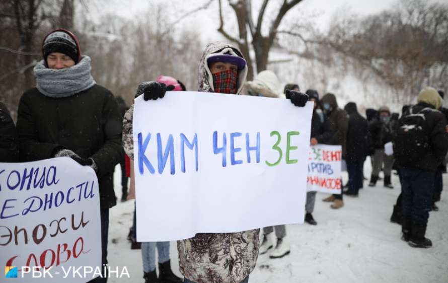 Украинцы вышли на митинг в поддержку закрытых телеканалов (Фото, Видео) - фото 3
